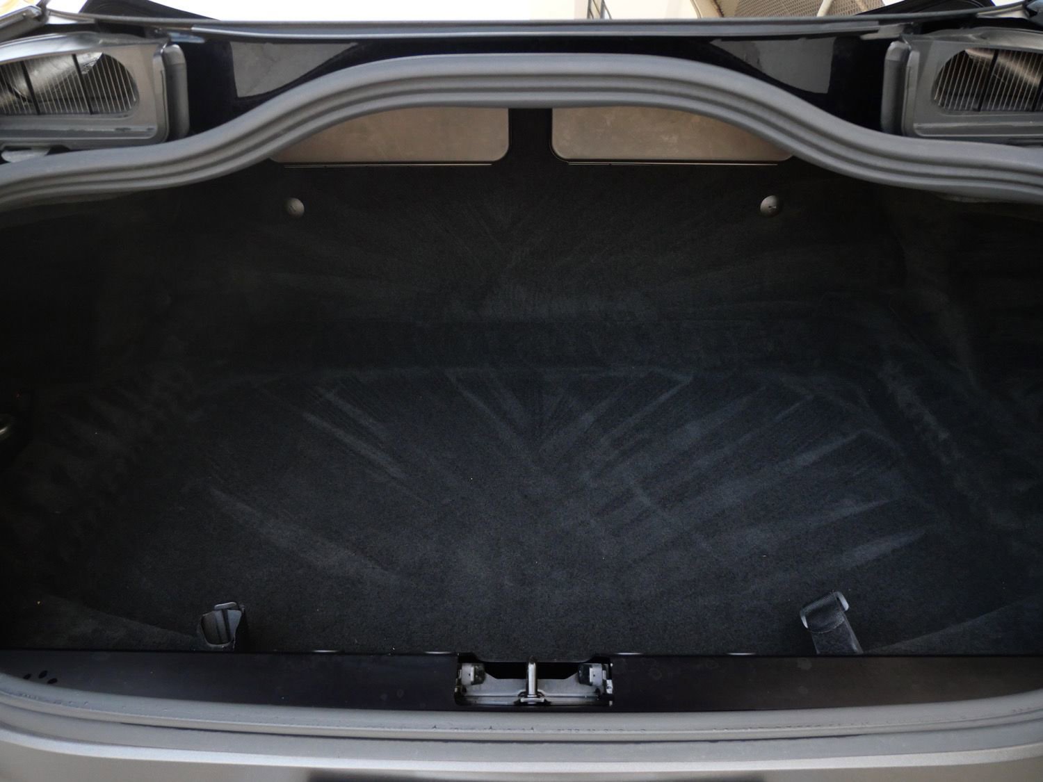 Used 2020 Aston Martin DB11 Coupe image 23