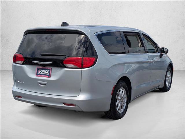 Used 2022 Chrysler Voyager LX FWD image 5