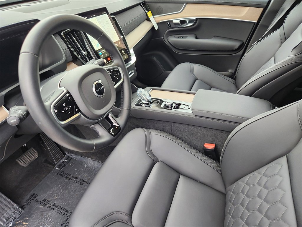 Used 2025 Volvo XC90 B6 Core w/ Protection Package Premier image 6