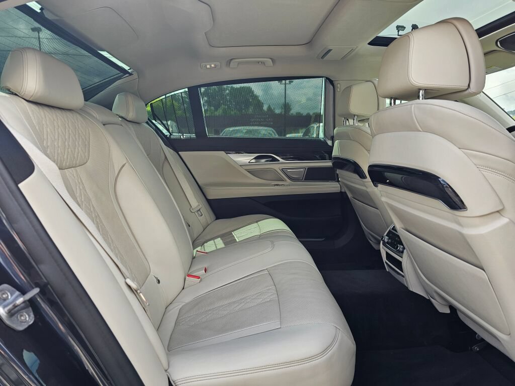 Used 2020 BMW 740i w/ Premium Package RWD image 12