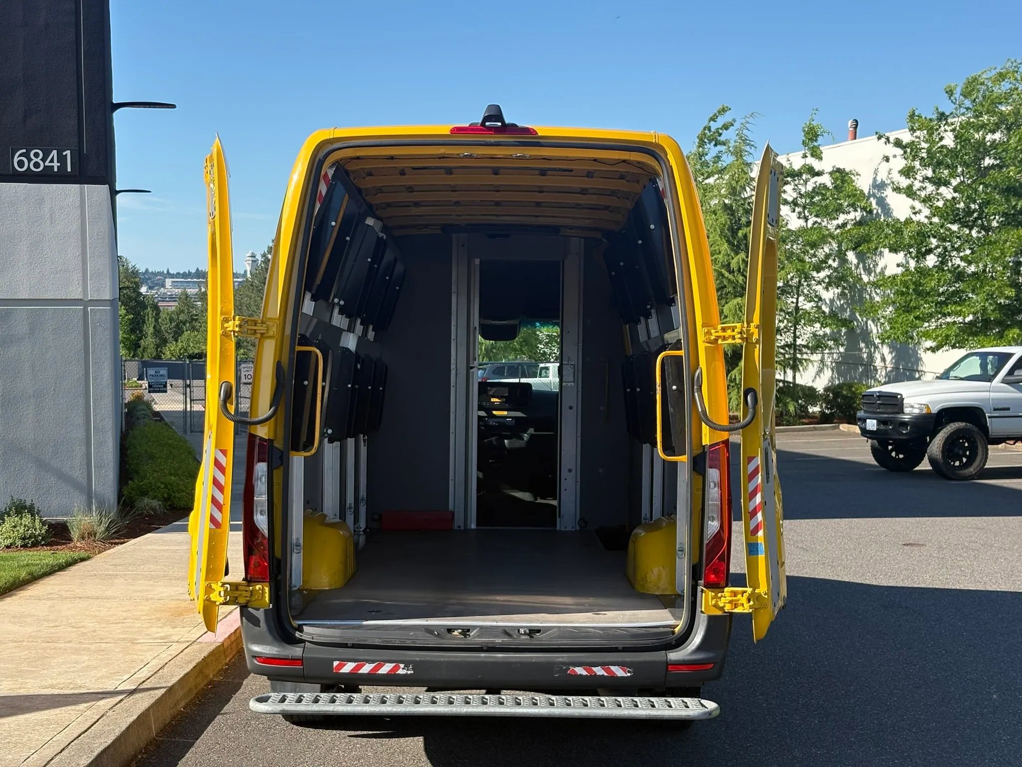 Used 2021 Mercedes-Benz Sprinter 2500 image 18
