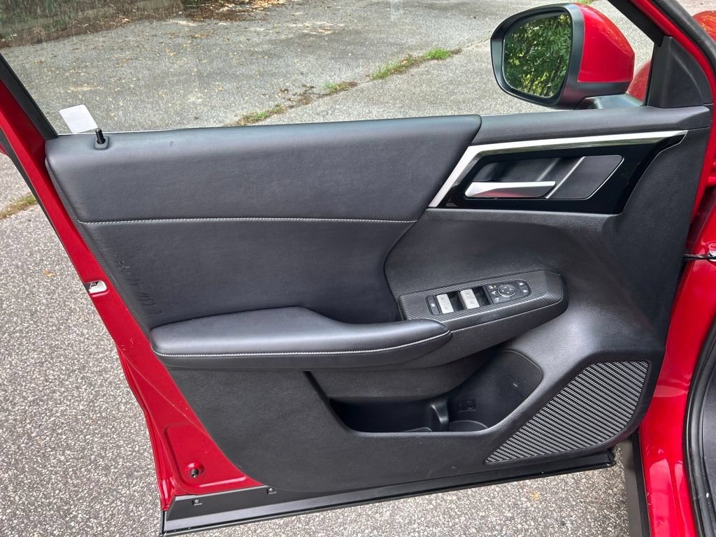 Used 2024 Mitsubishi Outlander AWD image 14