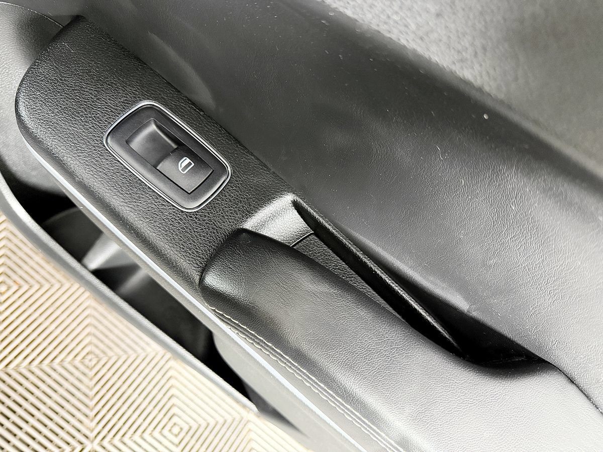 Used 2023 Chrysler 300 S RWD image 40