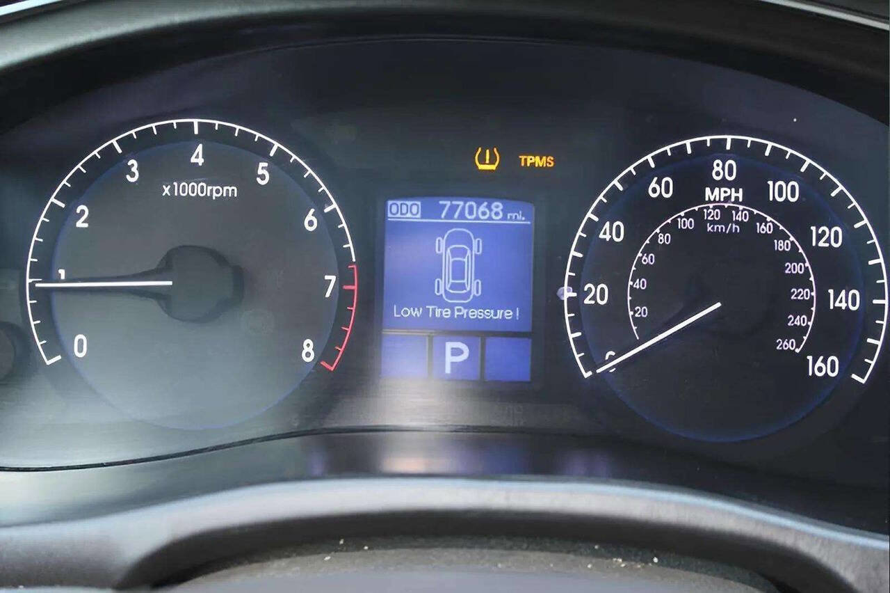 Used 2013 Hyundai Genesis 3.8 w/ Premium Pkg image 20