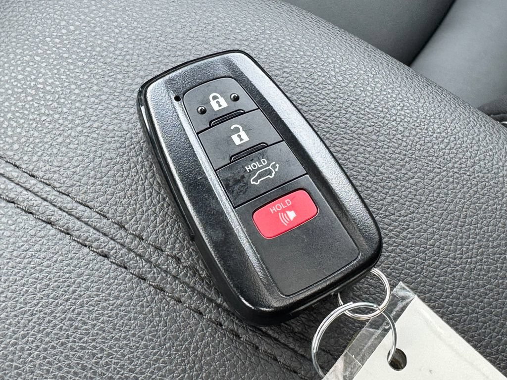 Used 2022 Toyota RAV4 XLE Premium AWD/4WD image 37