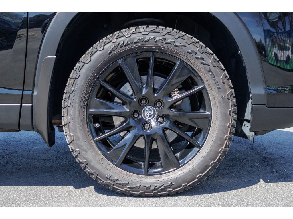 Used 2019 Toyota Highlander SE w/ Nightshade Edition AWD/4WD image 9
