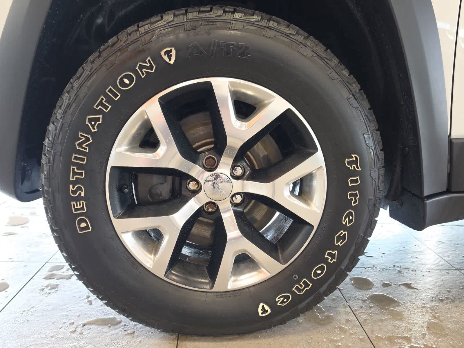 Used 2016 Jeep Cherokee Trailhawk w/ Cold Weather Group AWD/4WD image 13