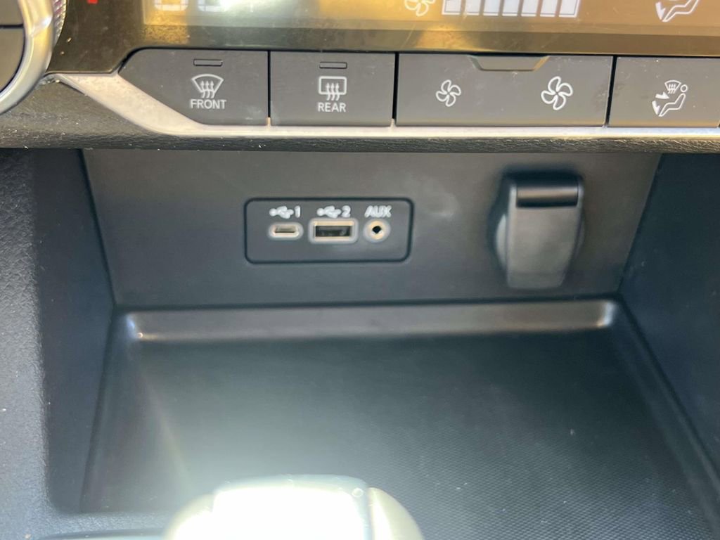 Used 2023 Nissan Sentra SV w/ SV Premium Package image 32