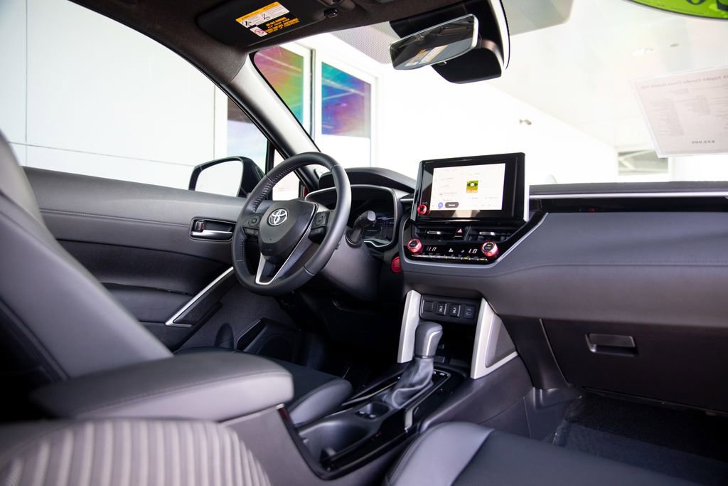 Used 2025 Toyota Corolla Cross AWD Hybrid w/ Convenience Package image 18