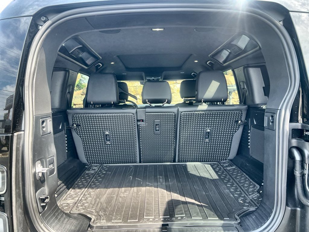 New 2026 Land Rover Defender 110 X-Dynamic SE AWD/4WD image 18