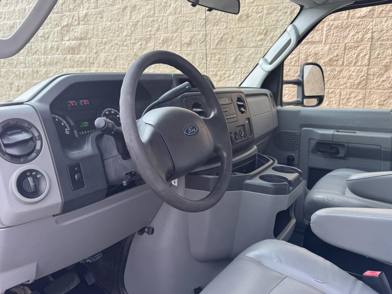 Used 2015 Ford E-350 and Econoline 350 Super Duty RWD image 8