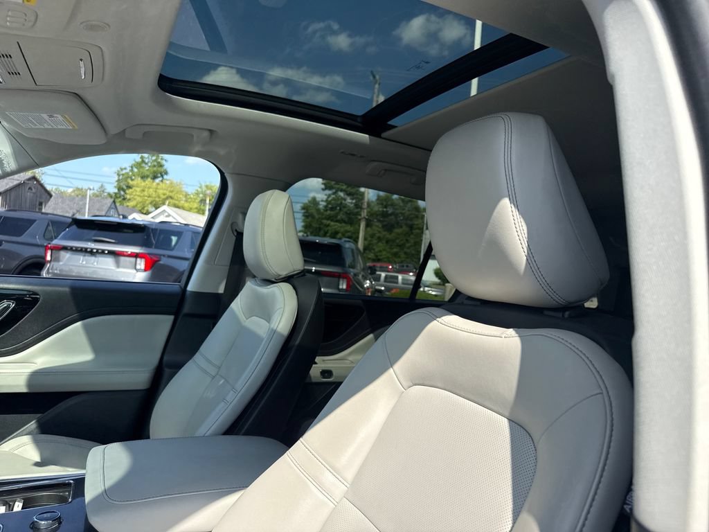 Used 2025 Lincoln Aviator AWD w/ Equipment Group 101A image 28
