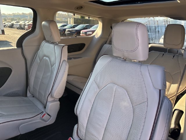 Used 2017 Chrysler Pacifica Limited FWD image 23