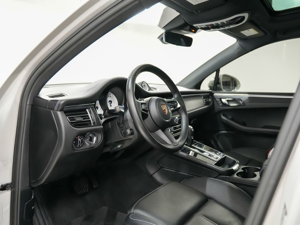 Certified 2023 Porsche Macan GTS AWD/4WD image 4