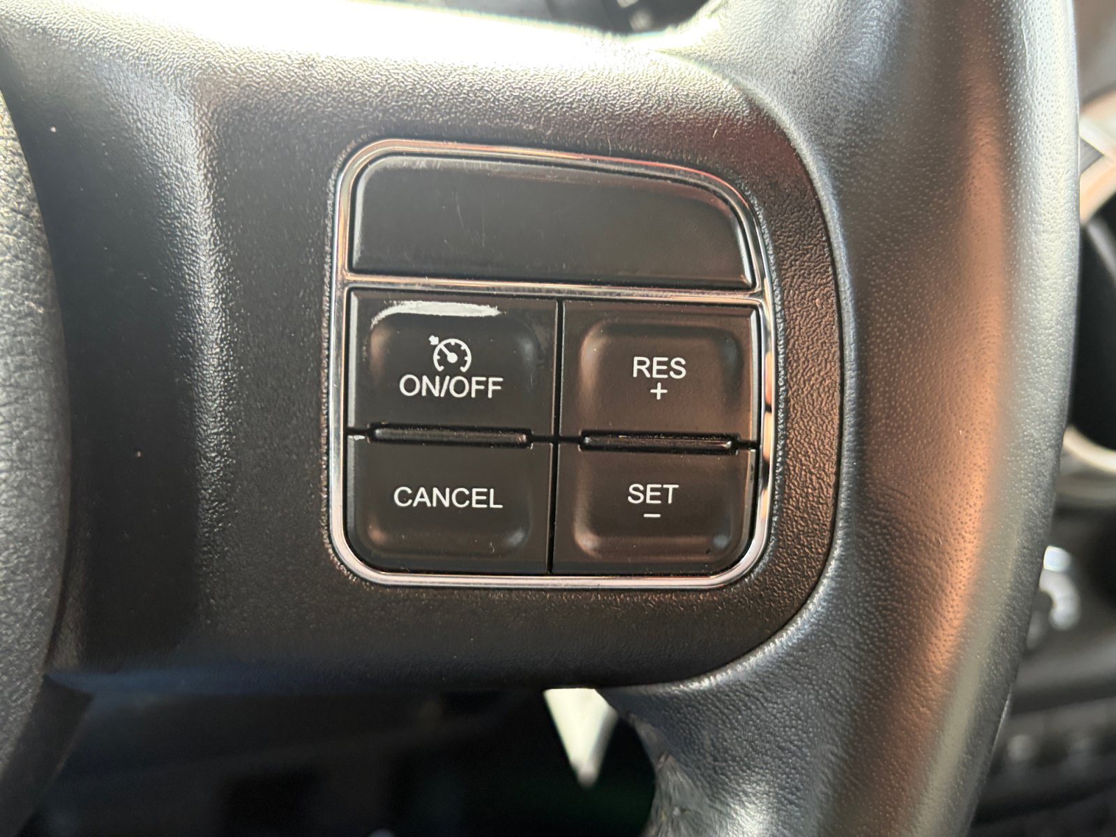 Used 2018 Jeep Wrangler Unlimited Sahara w/ Connectivity Group AWD/4WD image 19