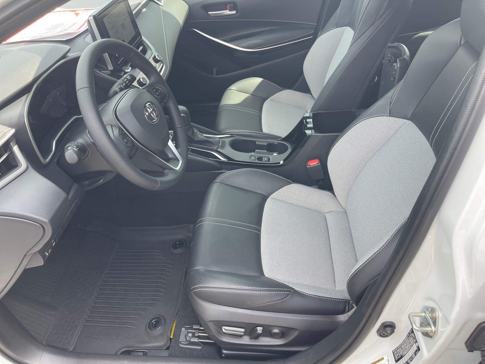 Used 2025 Toyota Corolla XSE FWD image 10