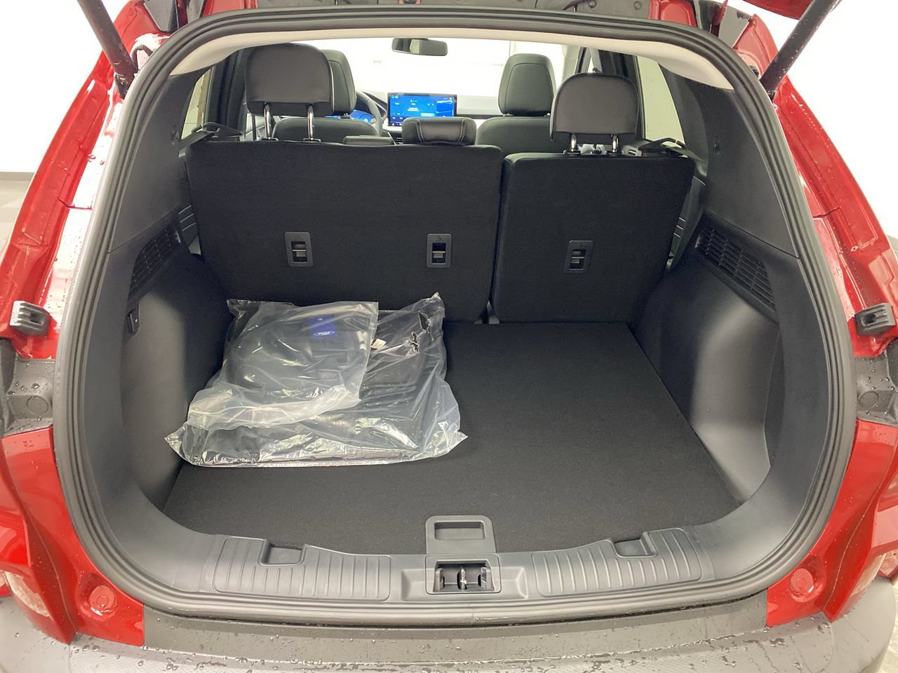 New 2024 Ford Escape SE w/ PHEV Premium Package FWD image 29