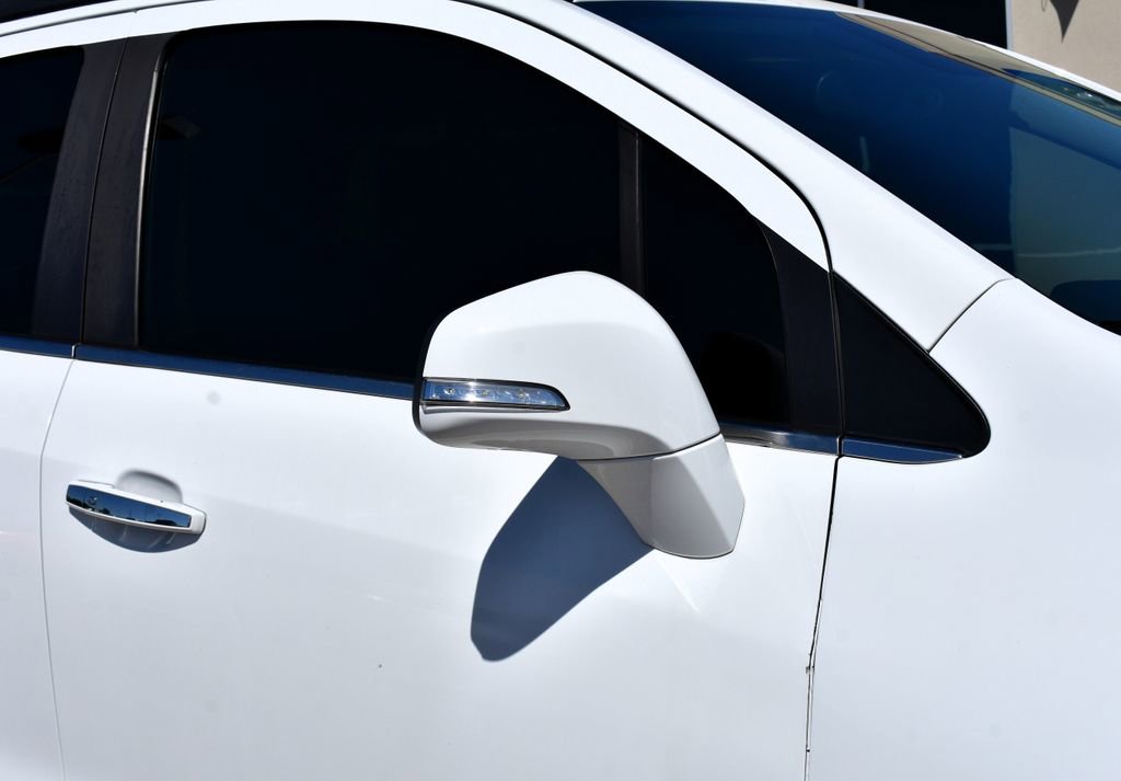Used 2019 Buick Encore Essence FWD image 7