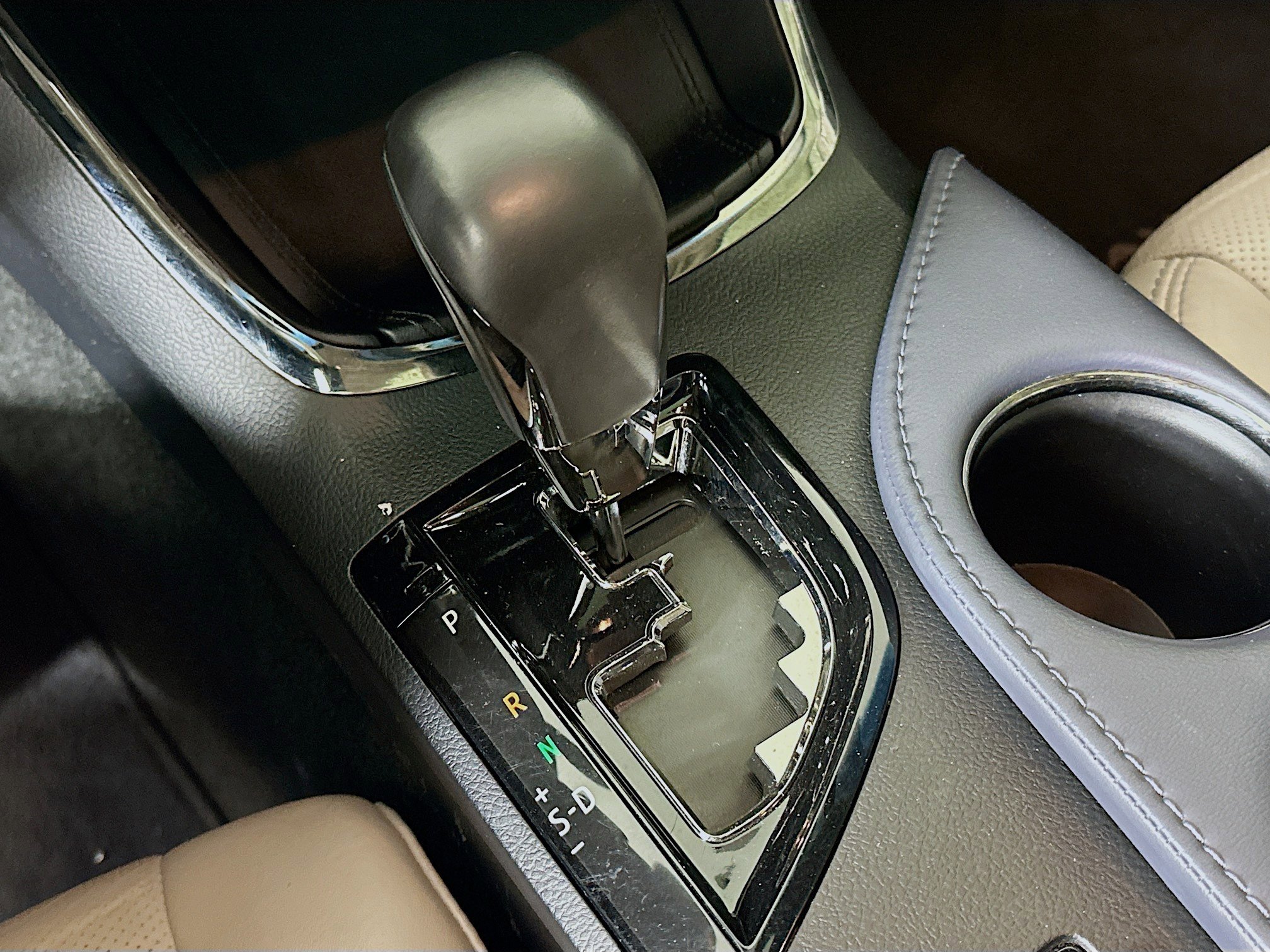 Used 2014 Toyota Avalon Limited FWD image 25