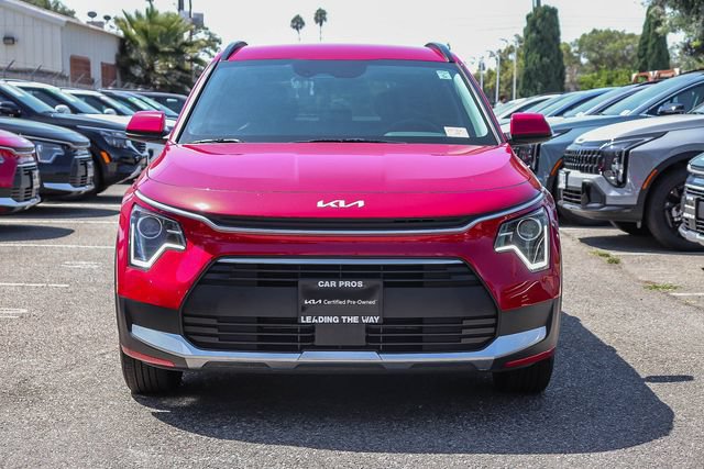 Certified 2025 Kia Niro EX FWD image 3