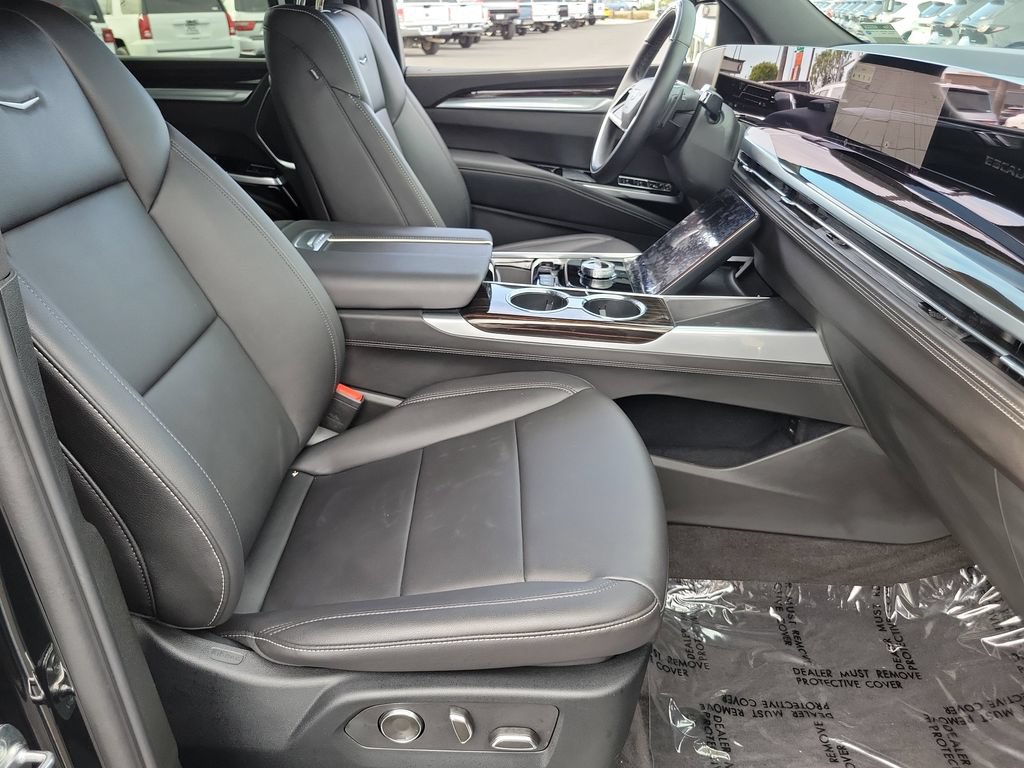 Used 2025 Cadillac Escalade ESV Luxury RWD image 19