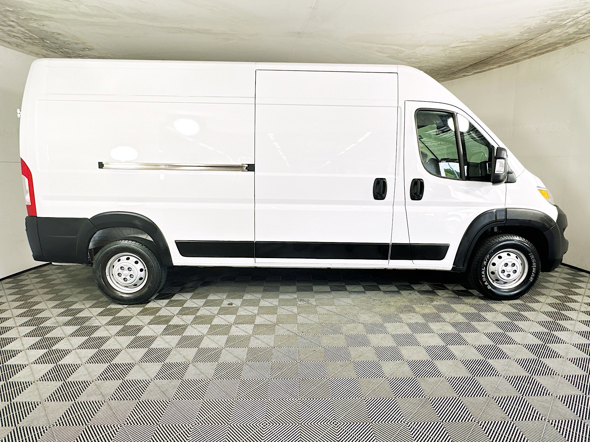 Used 2023 RAM ProMaster 2500 FWD image 2