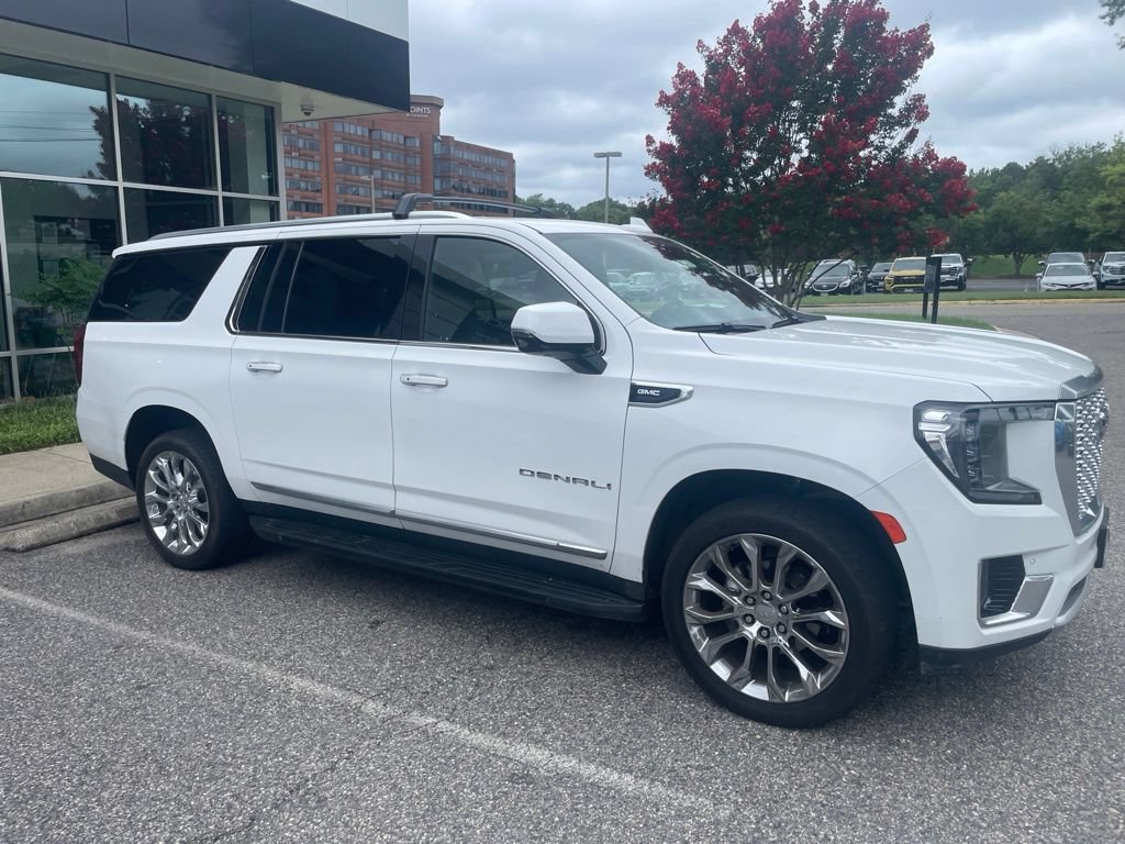 Used 2023 GMC Yukon XL Denali AWD/4WD image 2
