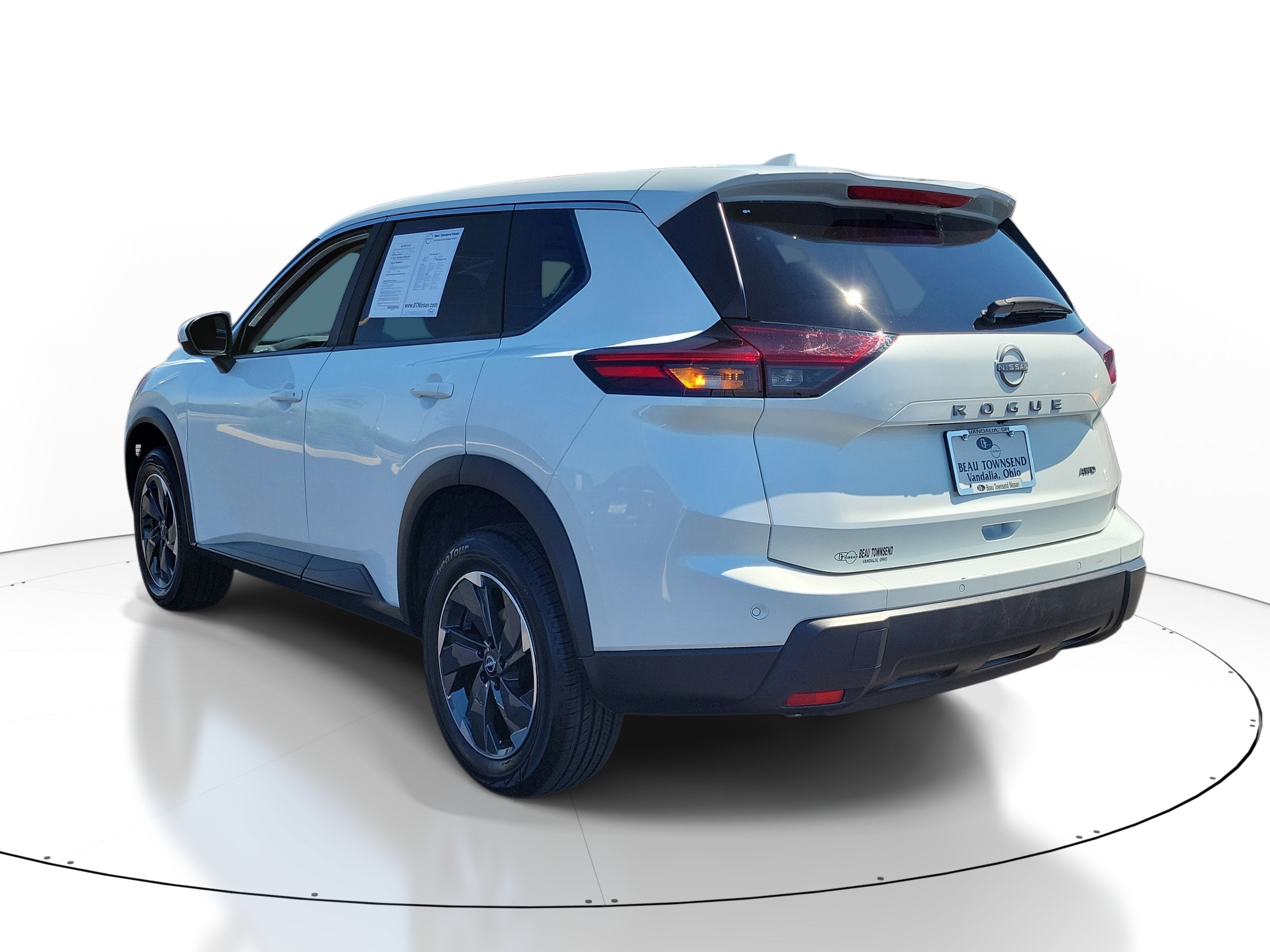 Used 2025 Nissan Rogue SV AWD/4WD image 3