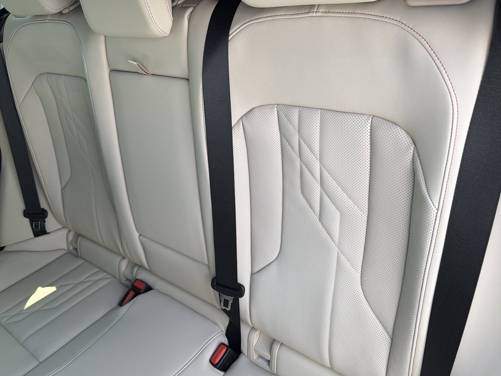 New 2026 BMW 330i Sedan w/ Convenience Package RWD image 19