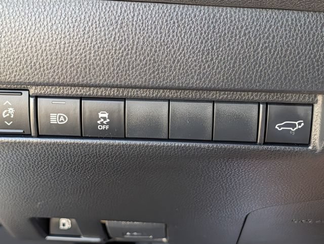Certified 2023 Toyota Venza LE AWD/4WD image 23