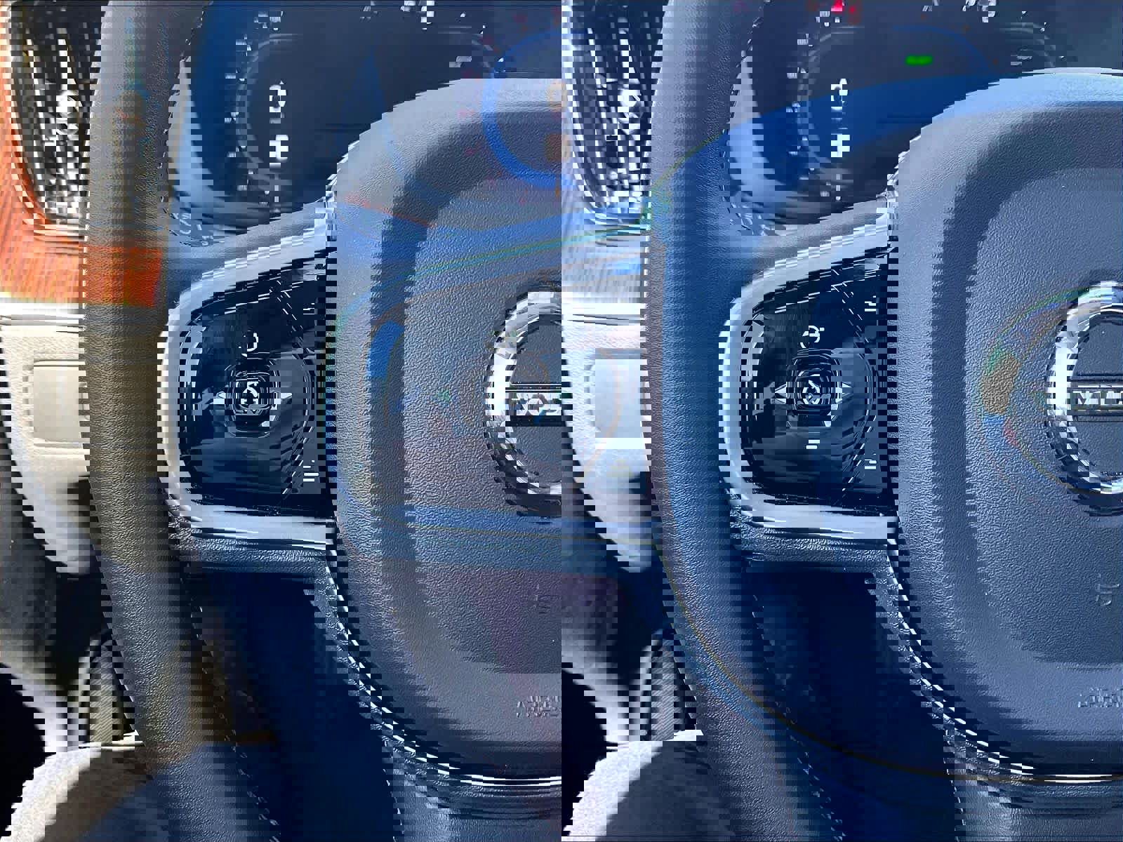 Used 2023 Volvo XC60 T8 Ultimate image 21