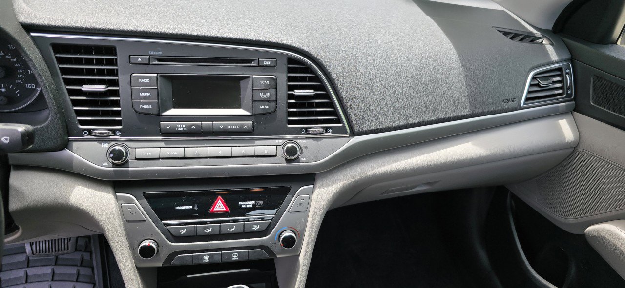 Used 2018 Hyundai Elantra SE FWD image 16