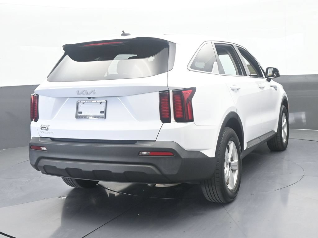 Used 2023 Kia Sorento LX FWD image 5