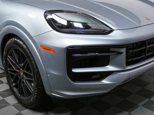 Certified 2025 Porsche Cayenne GTS image 39