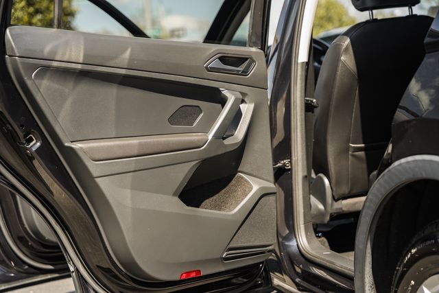 Used 2018 Volkswagen Tiguan SE image 33