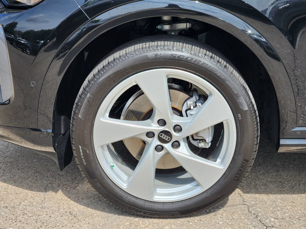 Certified 2025 Audi Q5 Premium Plus w/ Premium Plus AWD/4WD image 14