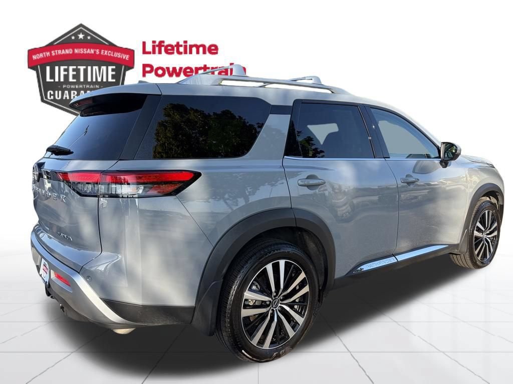 Certified 2025 Nissan Pathfinder Platinum FWD image 8
