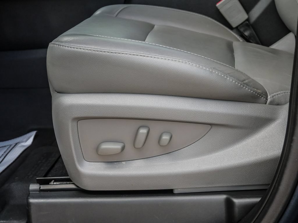 Used 2020 Chevrolet Tahoe LT w/ Luxury Package RWD image 31