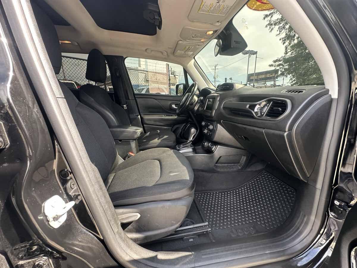 Used 2019 Jeep Renegade Altitude w/ Quick Order Package 2XM AWD/4WD image 25