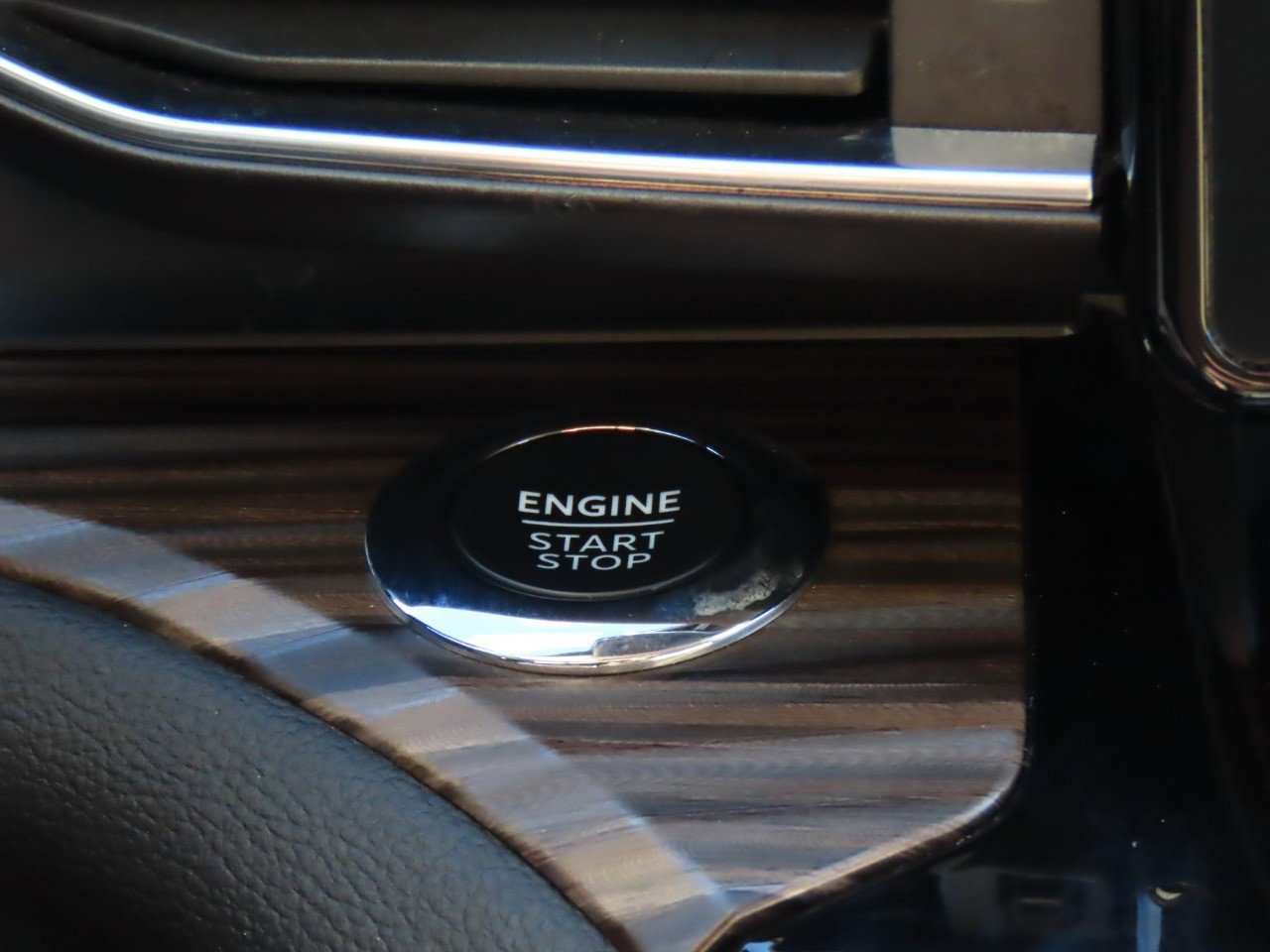 Certified 2023 Ford Explorer Limited w/ Equipment Group 301A image 34