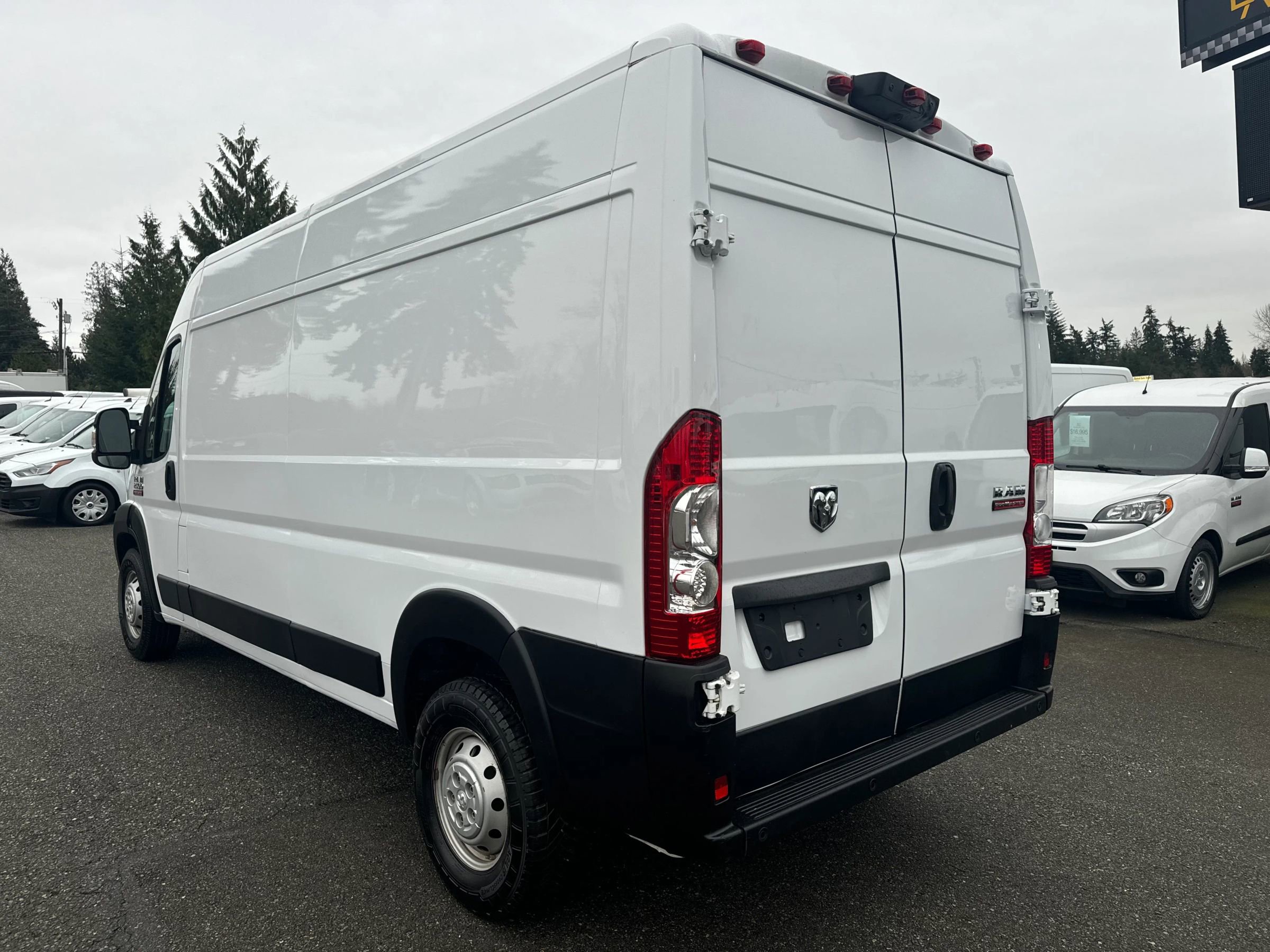 Used 2019 RAM ProMaster 2500 w/ Interior Convenience Group image 5