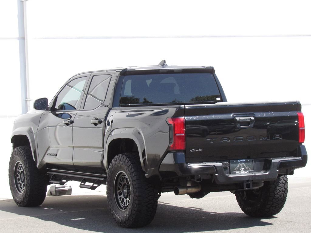 Used 2025 Toyota Tacoma SR5 AWD/4WD image 5