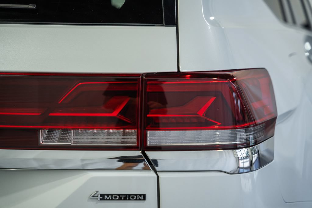 Used 2025 Volkswagen Atlas SEL AWD/4WD image 5