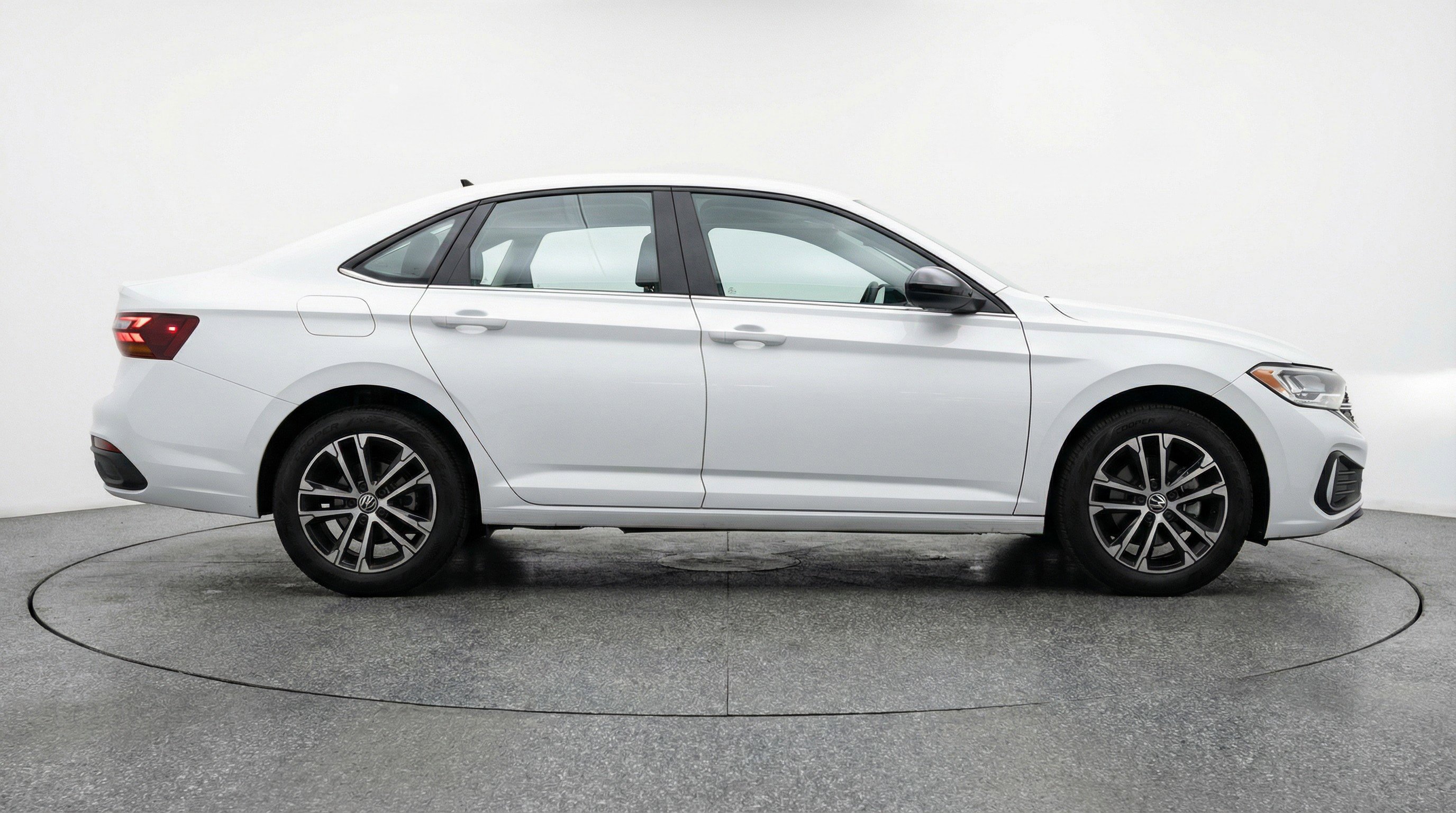 Used 2025 Volkswagen Jetta Sport image 11