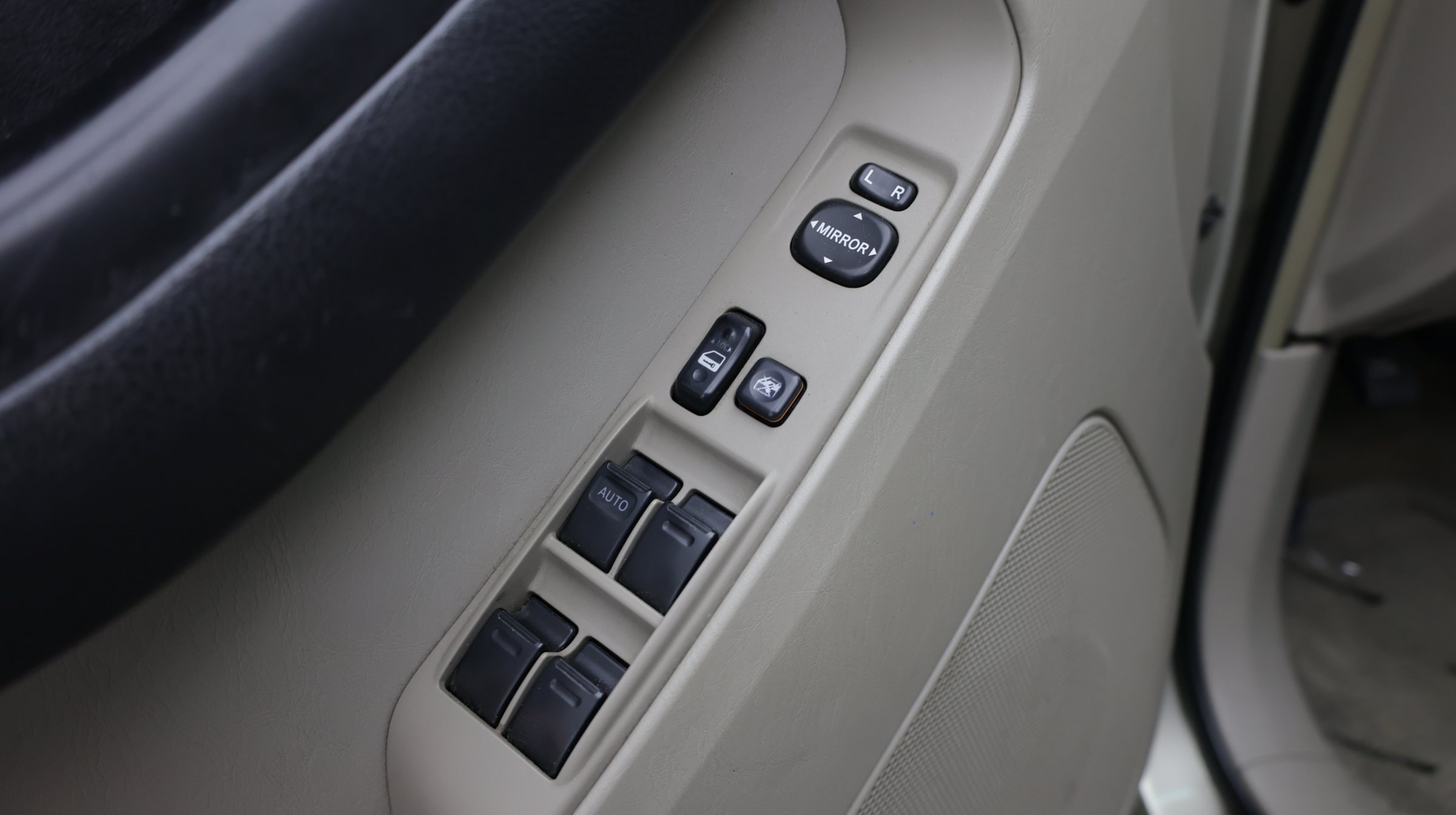 Used 2005 Toyota 4Runner SR5 RWD image 12