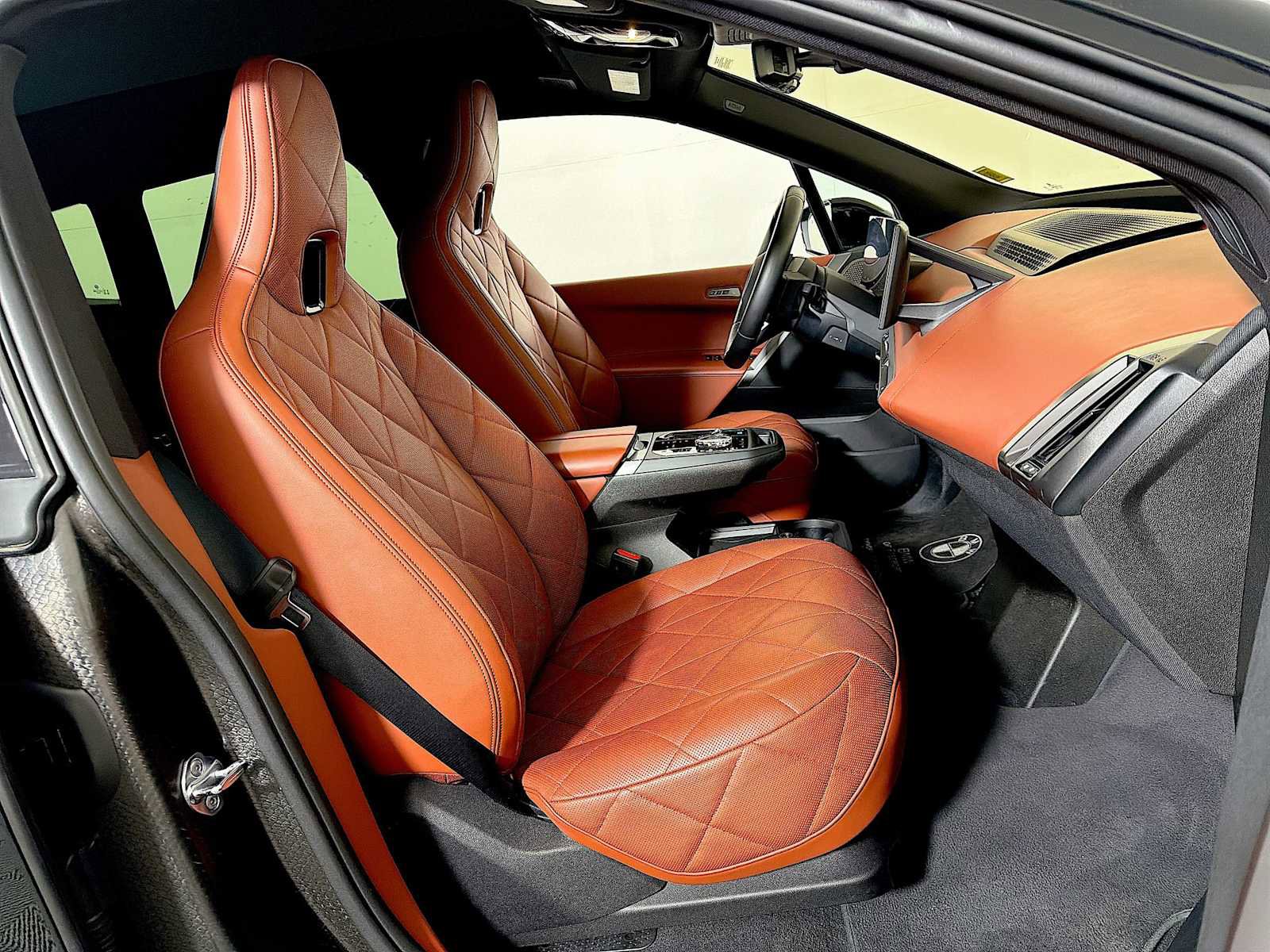 Used 2025 BMW iX M60 w/ Luxury Package image 25