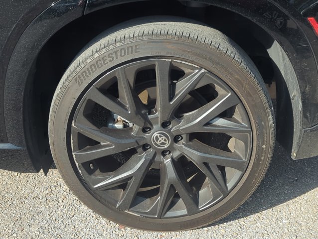 Used 2025 Toyota Crown Signia w/ Advanced Technology Package AWD/4WD image 6