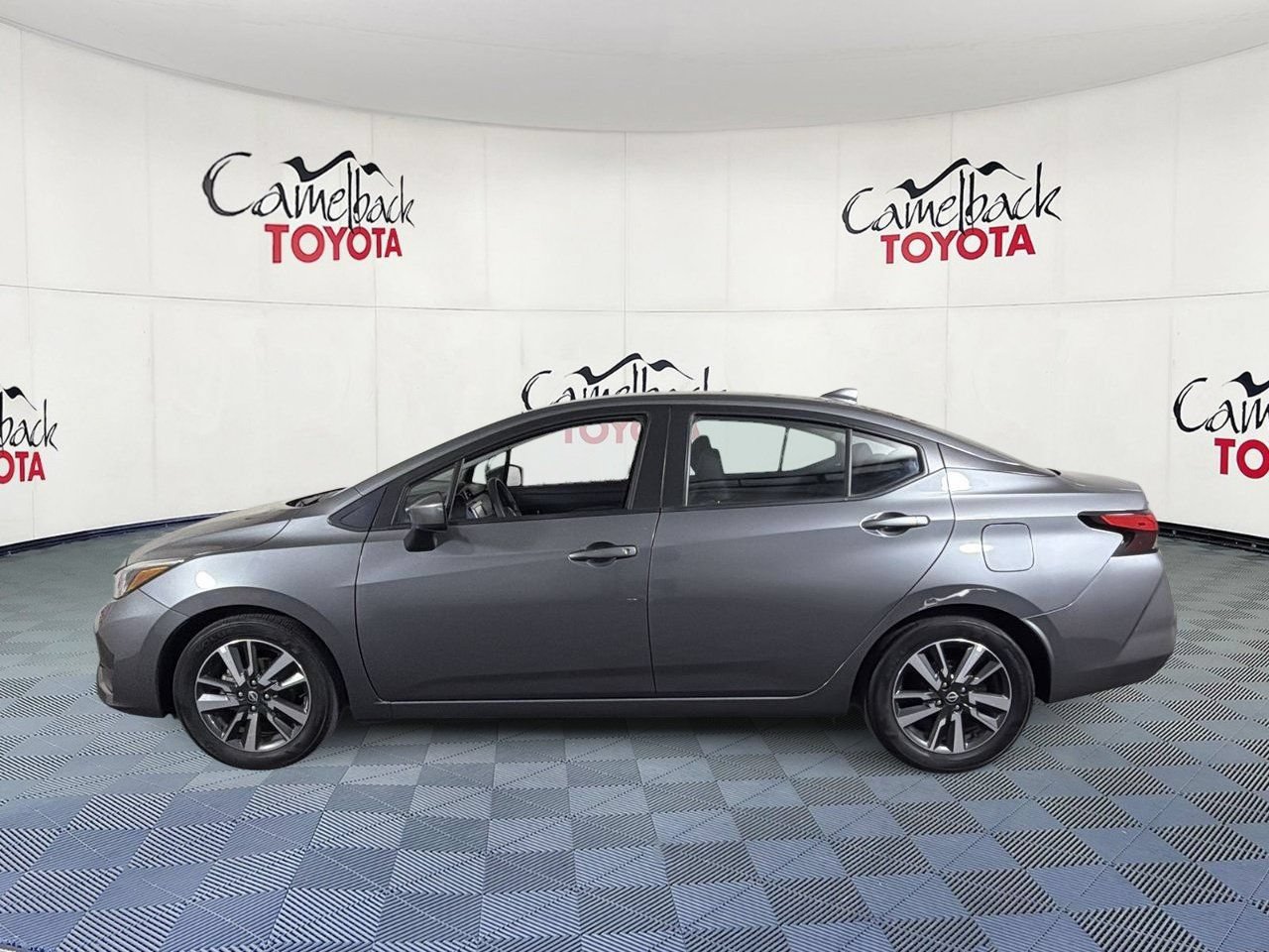Used 2025 Nissan Versa SV FWD image 5
