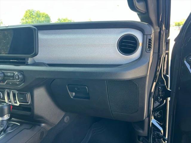 Certified 2025 Jeep Wrangler Sport AWD/4WD image 20