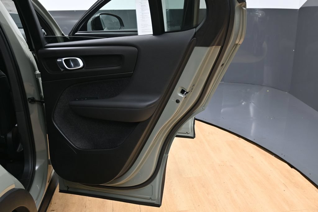 Used 2023 Volvo C40 P8 Recharge Ultimate AWD/4WD image 9